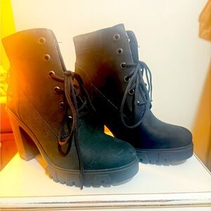 Timberland Women's Black Lace-Up Heeled Boots